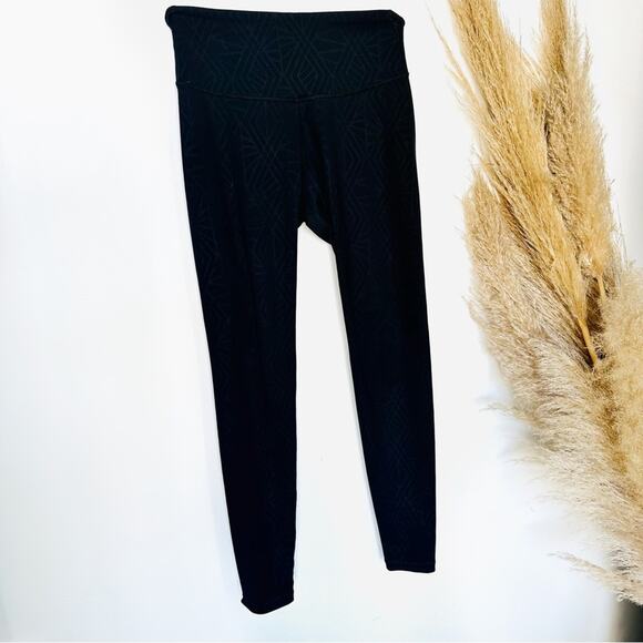 2 OLD NAVY ACTIVE Grey Black Go Dry Striped Geometric High Rise Gym Leggings S - Picture 13 of 16